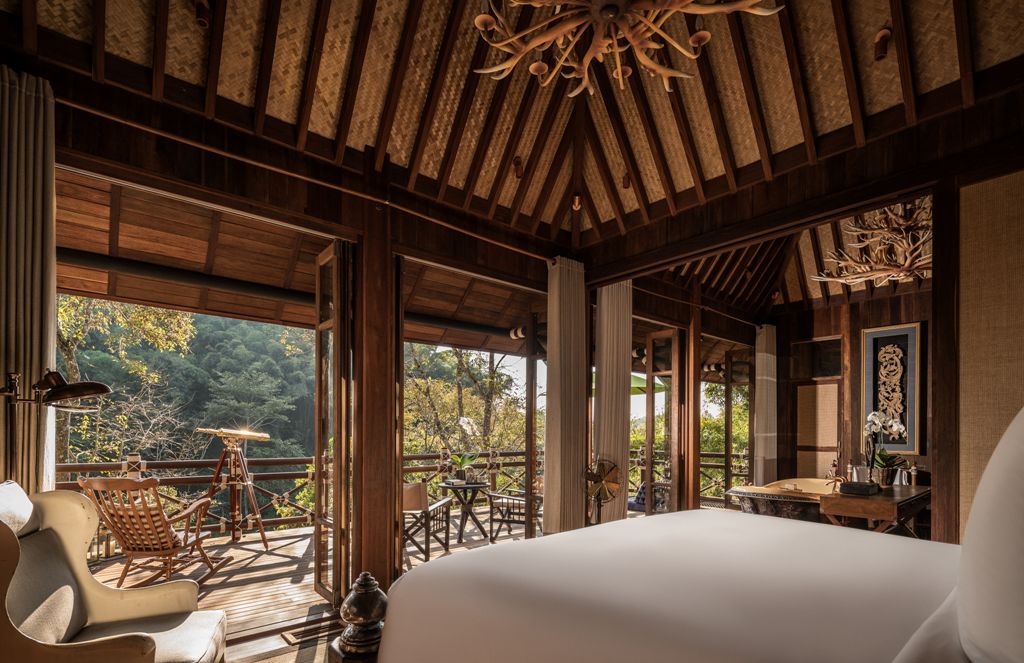 Explorer's Lodge Master Bedroom